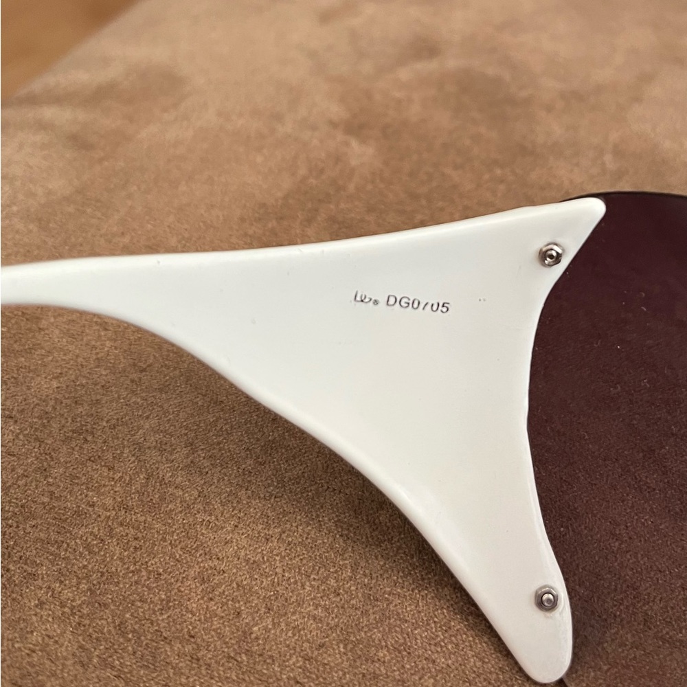 DG  Luxury Shield Sunglasses New - Picture 9 of 9
